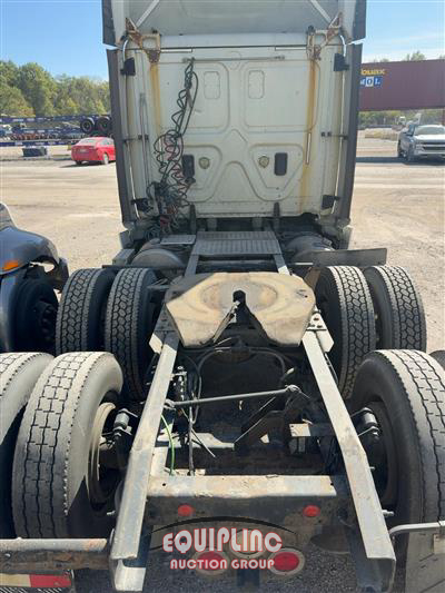 2017 Freightliner CASCADIA 4X2 DAY CAB TRUCK TRA