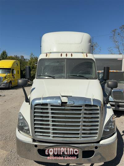 2017 Freightliner CASCADIA 4X2 DAY CAB TRUCK TRA