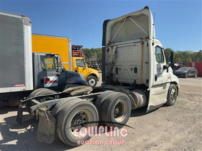 2017 Freightliner CASCADIA 4X2 DAY CAB TRUCK TRA