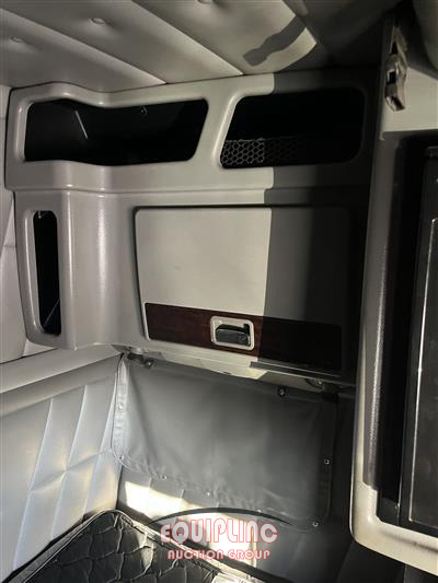 2020 Peterbilt 389 6x4 T/A SLEEPER TRUCK TRAC