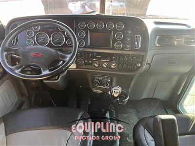 2020 Peterbilt 389 6x4 T/A SLEEPER TRUCK TRAC