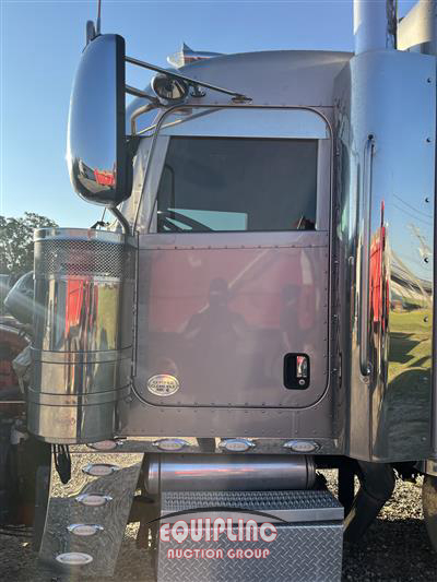 2020 Peterbilt 389 6x4 T/A SLEEPER TRUCK TRAC