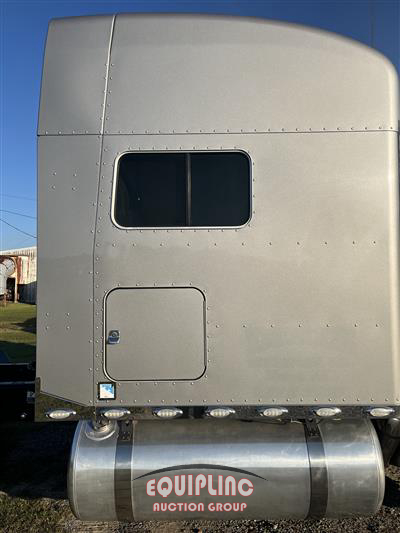 2020 Peterbilt 389 6x4 T/A SLEEPER TRUCK TRAC
