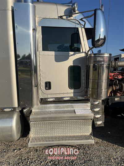 2020 Peterbilt 389 6x4 T/A SLEEPER TRUCK TRAC