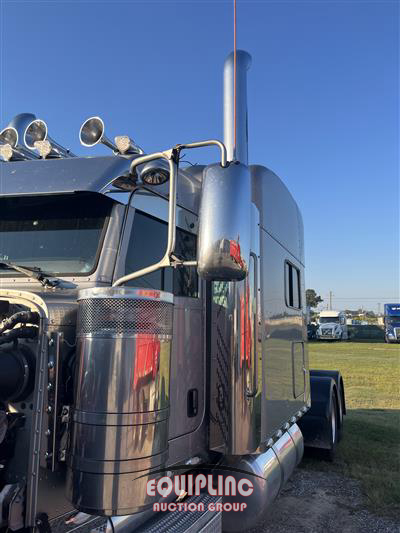 2020 Peterbilt 389 6x4 T/A SLEEPER TRUCK TRAC
