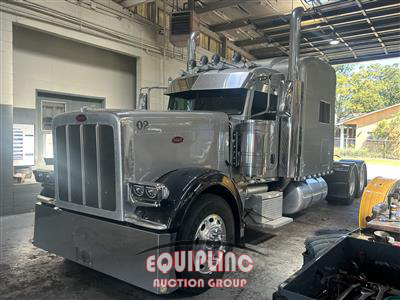2020 Peterbilt 389 6x4 T/A SLEEPER TRUCK TRAC