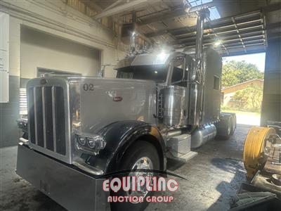 2020 Peterbilt 389 6x4 T/A SLEEPER TRUCK TRAC