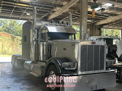 2020 Peterbilt 389 6x4 T/A SLEEPER TRUCK TRAC