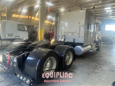 2020 Peterbilt 389 6x4 T/A SLEEPER TRUCK TRAC