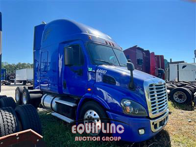 2019 Freightliner CASCADIA CA113SLP 6X4 T/A SLEE