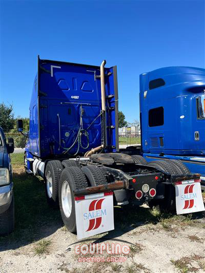 2019 Freightliner CASCADIA CA113SLP 6X4 T/A SLEE