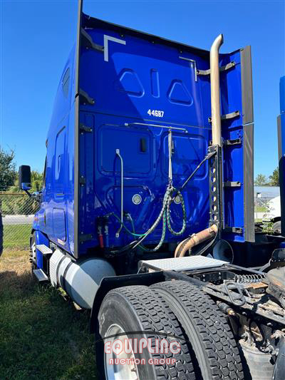 2019 Freightliner CASCADIA CA113SLP 6X4 T/A SLEE