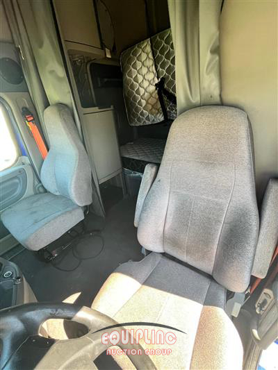 2019 Freightliner CASCADIA CA113SLP 6X4 T/A SLEE