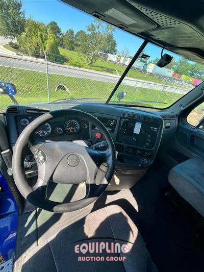 2019 Freightliner CASCADIA CA113SLP 6X4 T/A SLEE