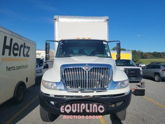 2016 International 4300 4X2 S/A 26FT NON CDL BOX 
