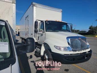 2016 International 4300 4X2 S/A 26FT NON CDL BOX 