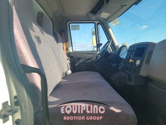 2016 International 4300 4X2 S/A 26FT NON CDL BOX 