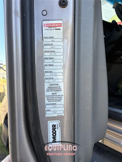 2017 Kenworth T680 6X4 T/A SLEEPER TRUCK TRA