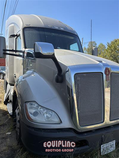 2017 Kenworth T680 6X4 T/A SLEEPER TRUCK TRA