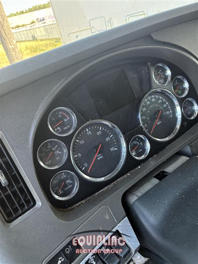 2017 Kenworth T680 6X4 T/A SLEEPER TRUCK TRA