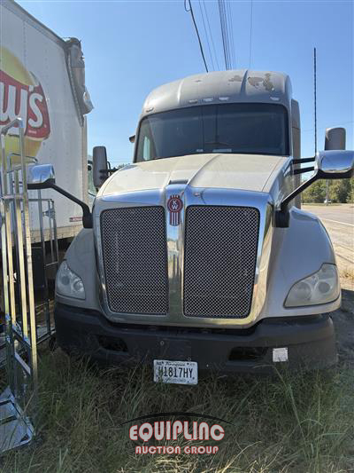 2017 Kenworth T680 6X4 T/A SLEEPER TRUCK TRA