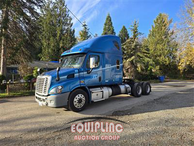 2016 Freightliner CASCADIA 6X4 T/A SLEEPER TRUCK