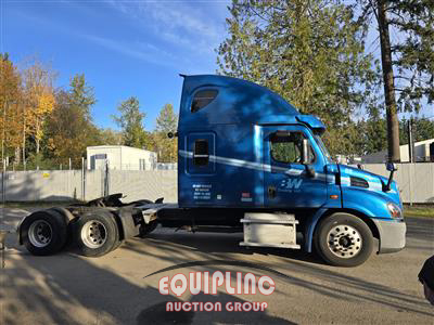 2016 Freightliner CASCADIA 6X4 T/A SLEEPER TRUCK