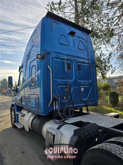 2016 Freightliner CASCADIA 6X4 T/A SLEEPER TRUCK