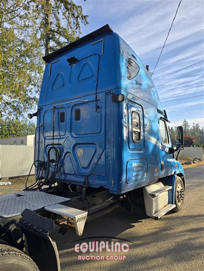 2016 Freightliner CASCADIA 6X4 T/A SLEEPER TRUCK