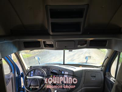 2016 Freightliner CASCADIA 6X4 T/A SLEEPER TRUCK