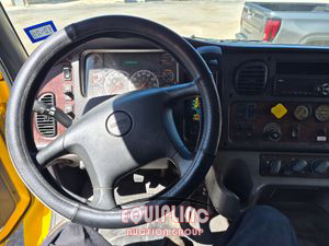 2018 Freightliner M2 4X2 S/A 26FT NON CDL BOX TR