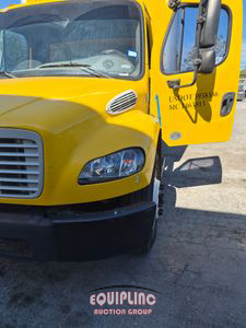 2018 Freightliner M2 4X2 S/A 26FT NON CDL BOX TR