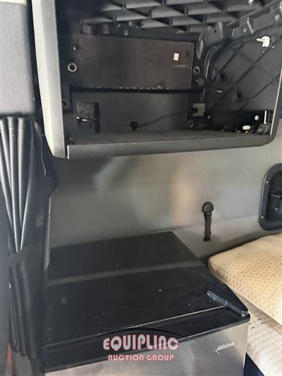 2021 Freightliner CASCADIA 6X4 T/A SLEEPER TRUCK