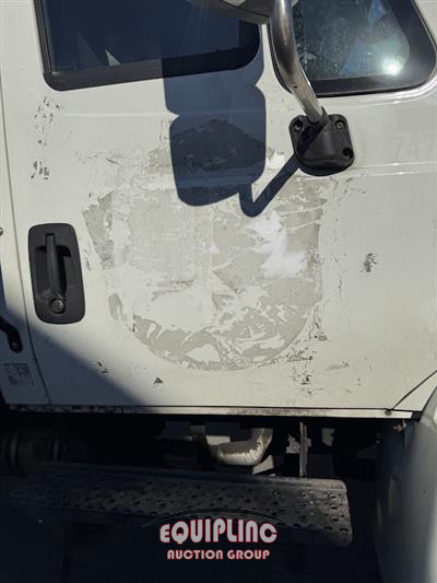 2018 International 4300 4X2 S/A 26FT BOX TRUCK