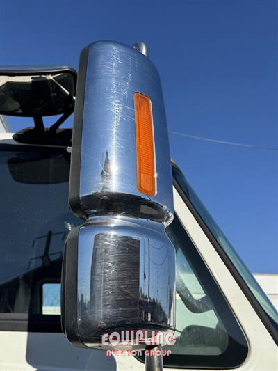 2018 International 4300 4X2 S/A 26FT BOX TRUCK