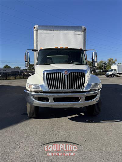 2018 International 4300 4X2 S/A 26FT BOX TRUCK