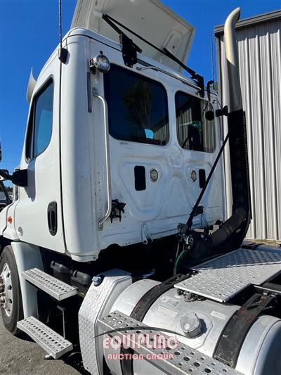 2016 Freightliner Cascadia 125
