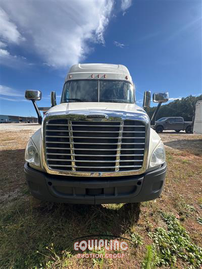 2016 Freightliner CASCADIA 6X4 T/A SLEEPER TRUCK