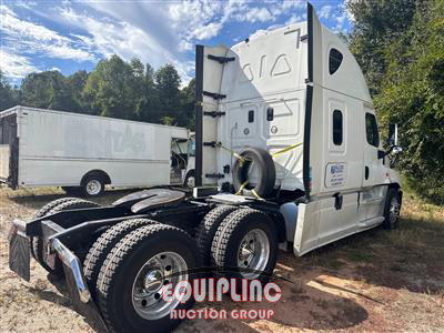 2016 Freightliner CASCADIA 6X4 T/A SLEEPER TRUCK