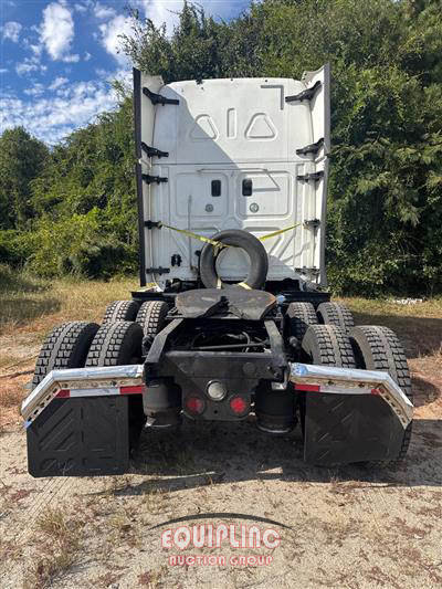 2016 Freightliner CASCADIA 6X4 T/A SLEEPER TRUCK
