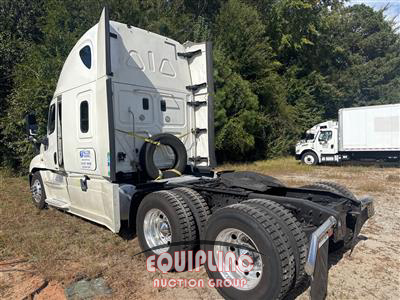 2016 Freightliner CASCADIA 6X4 T/A SLEEPER TRUCK