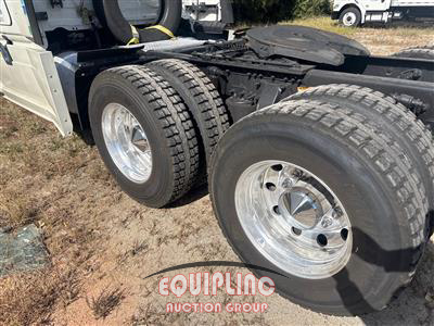 2016 Freightliner CASCADIA 6X4 T/A SLEEPER TRUCK