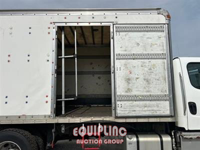 2015 Freightliner M2 4X2 S/A 18FT CDL REQUIRED B
