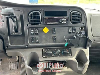 2015 Freightliner M2 4X2 S/A 18FT CDL REQUIRED B