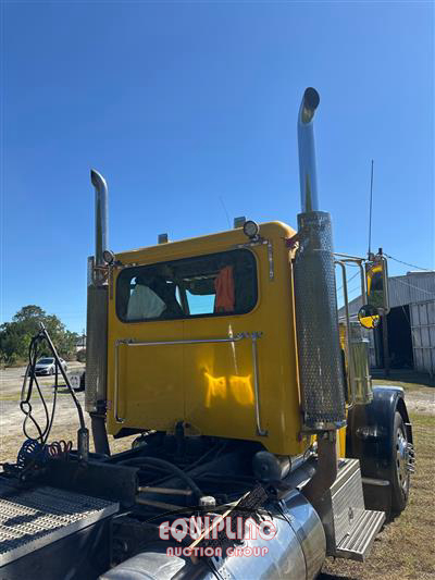 2009 Peterbilt 389