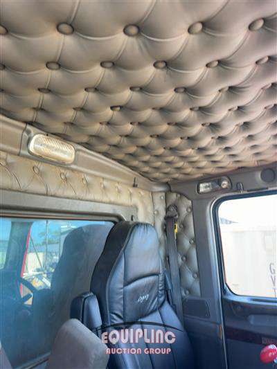 2014 Kenworth T800 TRI/A DUMP TRUCK