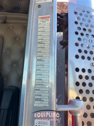 2014 Kenworth T800 TRI/A DUMP TRUCK