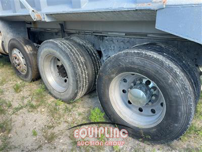 2014 Kenworth T800 TRI/A DUMP TRUCK