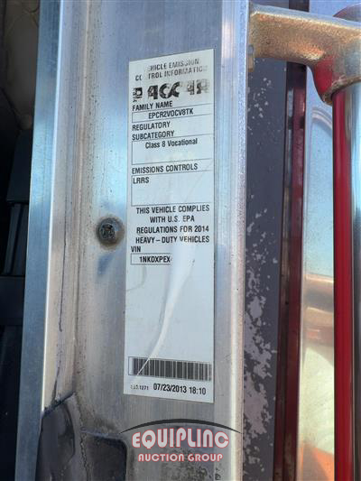 2014 Kenworth T800 TRI/A DUMP TRUCK