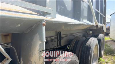 2014 Kenworth T800 TRI/A DUMP TRUCK